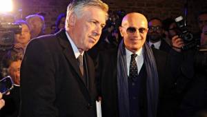 Ancelotti llegó a la ceremonia del Salón de la Fama del calcio italiano' acompañado de Arrigo Sacchi. Foto EFE