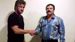 El actor Sean Penn saludando al 'Chapo' Guzmán en la entrevista que le realizó. Foto cortesía Rollingstone.com