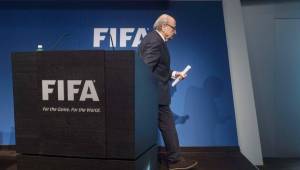 Blatter anunció su salida de la Fifa. Renunció al cargo al que fue reegido hace dos días.