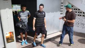 Momentos cuando el portero Sebastián Portigliatti salía a realizar la práctica de este lunes en Tegucigalpa.