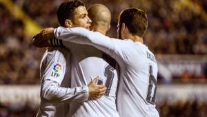 Cristiano Ronaldo celebra uno de los goles al Levante. (FOTOS: AFP)
