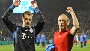 Manuel Neuer y Arjen Robben son compañeros en el Bayern Munich de Alemania.