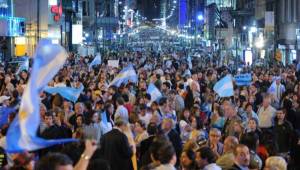 Miles de argentinos saldrán a las calles para pedir que Messi regrese a la albiceleste.