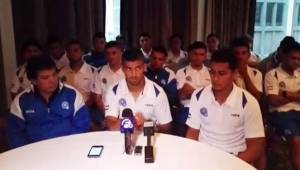 En conferencia de prensa, los jugadores salvadoreños dieron a conocer el ofrecimiento y presentaron la grabación.