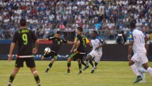 Corona anotó el primero de los dos goles a Honduras en el estadio Olímpico Metropolitano.