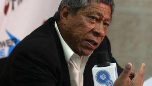 Ramón Maradiaga no tiene asegurado su continuidad al frente de la selección salvadoreña. Foto EFE.