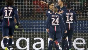 Zlatan Ibrahimovic anotó los tres goles del PSG al Lorient.