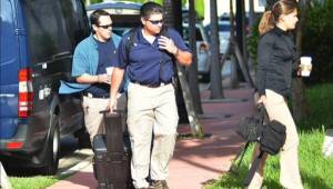 Momento en que agentes de la FBI ingresaban a las oficinas de la Concacaf en Miami.