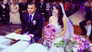 Momentos cuando el seleccionado hondureño Mario Martínez, cuando llevaba a cabo el enlace matrimonial en San Pedro Sula. Foto @Mariomartinez_10