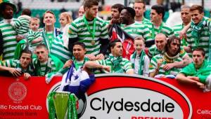 Emilio Izaguirre en el momento de la celebración del club en la temporada anterior.