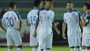 La Selección de Honduras desaprovechó la oportunidad de sacar un triunfo en el Cuscatlán y terminó empatando con El Salvador. Fotos Neptalí Romero y Ronald Aceituno.