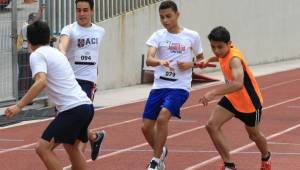 En la jornada de atletismo la lucha se dio entre los estudiantes de Vida Abundante y escuela Los Pinares.