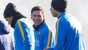 Messi junto a Neymar y Luis Suárez durante un entrenamiento con el Barcelona. FOTO EFE