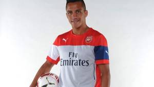 El delantero chileno Alexis Sánchez ya se pusó la camiseta del Arsenal. (Web del Arsenal)