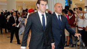 Momento en que los jugadores del Real Madrid salían del aeropuerto de Dubái. Foto RealMadrid.com