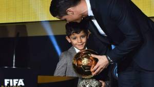 Todos se preguntan si Cristiano Ronaldo Jr. seguirá los pasos de su padre en el mundo del fútbol.