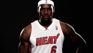 El astro de la NBA, LeBron James, se va de Miami Heat donde consiguió dos títulos.