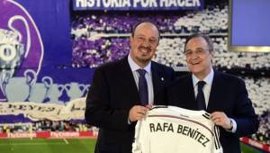 Rafa Benítez al ser presentado por Florentino Pérez.