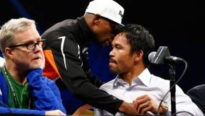 Según periodista de ESPN, Floyd Mayweather estaría dispuesto en darle la revancha a Manny Pacquiao. Foto AFP