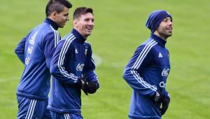'Kun' Agüero, Messi y Mascherano entrenando previo a la gran final de Copa América. (AFP)