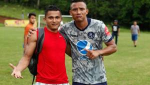 Luis Garrido junto a Jorge el 'Ñangui' Cardona luego del amistoso ante Honduras Progreso.