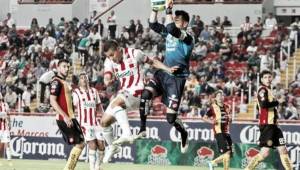 Roger Rojas suma tres goles con el Necaxa, este sábado se fue en blanco, pero le causó problemas a la defensa del Sinaloa. Foto Twitter