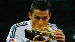 Cristiano Ronaldo se lleva por segundo año consecutivo la Bota de Oro, suma la cuarta en su carrera y con ello supera a Leo Messi. Foto AFP
