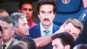 Momento en el que Mourinho le metía el dedo en el ojo a Tito Vilanova.