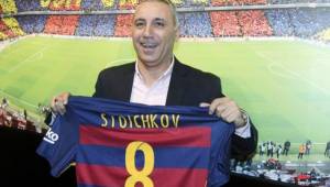 Hristo Stoichkov considera que Neymar no se moverá del Barcelona hacia Real Madrid.