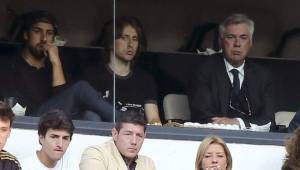 Debido a un castigo, Ancelotti observó el partido del Real Madrid desde un palco junto a Modric y Khedira. Foto EFE