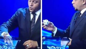 Roberto Carlos causó polémica al sacar una de las bolas y luego la volvió a meter.