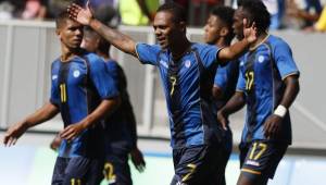 Los jugdores de la Selección de Honduras celebran en el estadio Mané Garrincha de Brasilia el pase a los cuartos de final de los Juegos de Río: Foto Juan Salgado