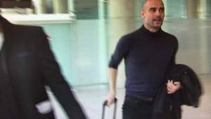 Pep Guardiola fue captado a su llegada en el aeropuerto de Barcelona.