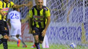 Sergio Mendoza se convirtió en el héroe del Real España al marcar el triunfo 2-1 ante Olimpia. Foto Melvin Cubas