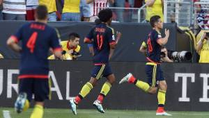 James Rodríguez marcó el segundo gol de Colombia desde el punto penal. Foto EFE