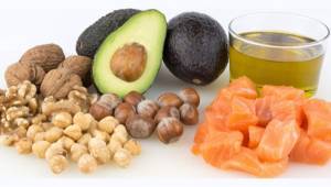 Frutos secos, aguacate y otros alimentos contienen las reconocidas grasas dietéticas.