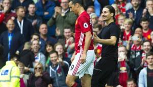 El doble de Zlatan Ibrahimovic cuando saltó al campo y saludó a su ídolo.