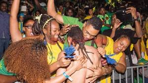 Los jugadores de Guayana celebraron con su gente un triunfo histórico para el fútbol de su país.