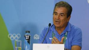 El entrenador de la Selección Nacional de Honduras, Jorge Luis Pinto, se ha quejado de disputar el partido ante Argentina con un clima demasiado caluroso.