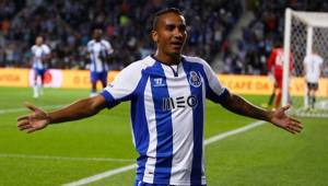 Danilo llega procedente del FC Porto, tiene 23 años y juega de lateral derecho.