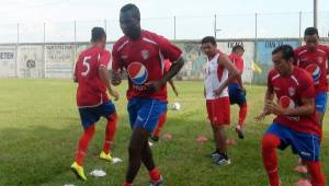 Orlindo Ayoví se entrena con todo con el Villanueva FC para poder ser fichado. (FOTO: Villanueva FC)
