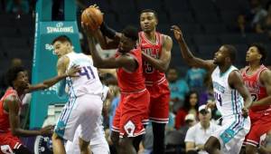 El base Kemba Walker aportó 20 puntos como líder encestador de los Hornets de Charlotte que se impusieron por 110-104 a los Bulls de Chicago.