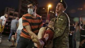 Dos enormes explosiones causan 73 muertos y miles de heridos en Beirut. FOTOS: AFP.