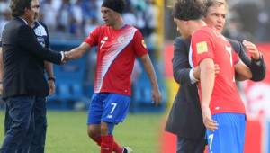 Christian Bolaños saludó y se despidió de Jorge Luis Pinto el pasado martes en el estadio Morazán.
