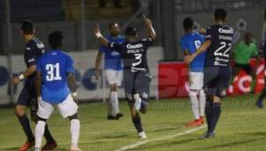 Emilio Izaguirre celebra su quinto gol con Motagua en la Liga Nacional de Honduras. Foto: Alex Pérez