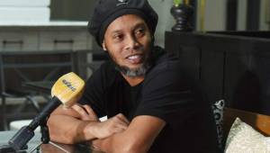 Ronaldinho explicó que le tómo por sorpresa la documentación falsa que portaba junto con su hermano. (Foto ABC Color)