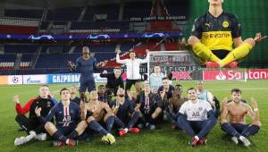 Así fue el festejo de los jugadores del PSG al finalizar el partido haciendo burlas al delantero del Dortmund, Erling Haaland. Fotos cortesía