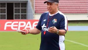 Américo 'Tolo' Gallego anunció la lista de convocados tras cerrar su primer microciclo al mando de Panamá. Foto @fepafut