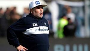Por medio de sus redes sociales, el equipo Gimnasio hizo oficial la renovación del entrenador, Diego Maradona.
