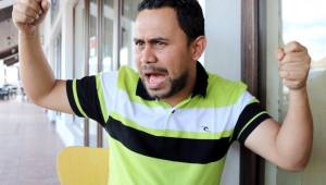 El famoso personaje cómico de la televisión hondureño revela lo difícil que pasó en su infancia y como pasó de jalar cables a ser productor en Televicentro.